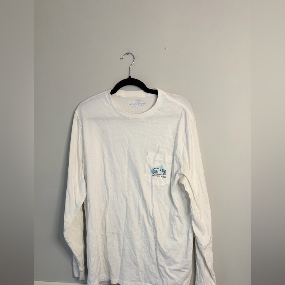 Vineyard Vines Yeti Whale men’s large. Long sleeve pocket tee.
